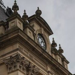 English Courthouse Exterior Photo